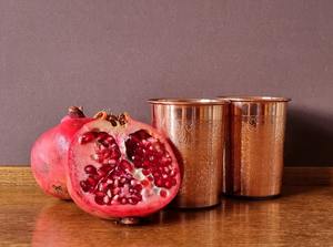 Verres en cuivre gravés au design traditionnel, idéaux pour servir les invités lors d'occasions spéciales, vaisselle en cuivre pur et utilisation à la table. - Product Image 6