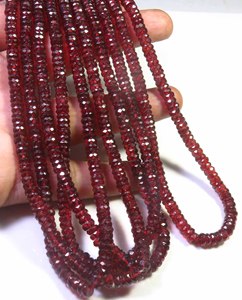 Cuentas de Granate Rojo Natural de Mozambique de Calidad AAA, Facetadas, de 5 mm con Perforación Central, Cuentas de Granate Africano en Forma de Disco Heishi, 9 Pulgadas - Product Image 1