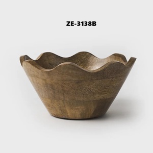 Bol décoratif artisanal avec finition métallique dorée moderne pour la décoration de maison de luxe, bol décoratif en métal pour présentation en magasin de luxe - Product Image 2