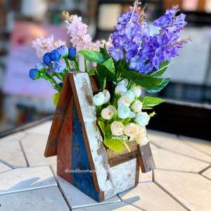 Macetas Decorativas Hechas a Mano para Jardín/Hogar con Diseño de Casa, de Madera Reciclada de Barco, Color Original, Venta al por Mayor - Product Image 6