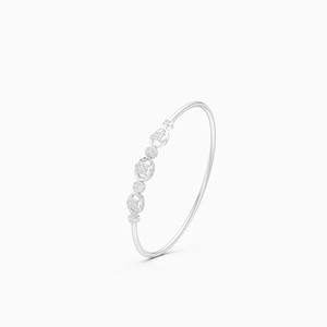 Pulsera delicada con triple dije de diamante cultivado en laboratorio de 0.57 quilates en oro amarillo, blanco y rosa de 9 quilates - Product Image 2