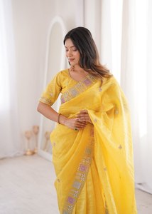 Sari en soie premium – Patchwork orné avec broderie et bordure ajourée - Product Image 2