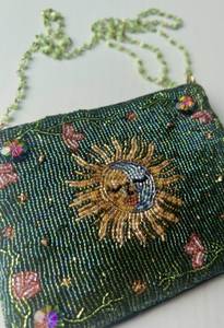 Sac à bandoulière de luxe brodé de perles pour femme avec détails élégants et raffinés - Product Image 3