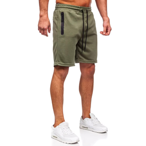 Pantalones cortos deportivos ligeros para hombre, color verde oliva, con bolsillos con cremallera, tela transpirable, cintura elástica, corte elegante y hechos en Pakistán. - Product Image 5