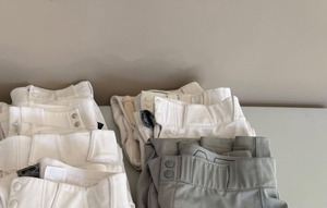 Shorts de baseball unisexe style Pro à ourlet ouvert, coupe décontractée, longueur cheville, respirant avec passepoil - Product Image 1