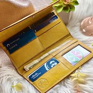 Nueva llegada, hermosa y atractiva cartera larga plegable para tarjetas, 100% cuero genuino, con grabado floral hecho a mano en color amarillo. - Product Image 4