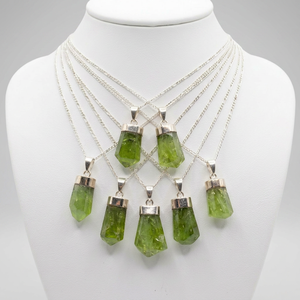 Collar con Colgante de Peridoto Natural, Plata de Ley 925, Peridoto en Bruto de Kohistan, Joyería de Piedras Preciosas Verdes - Product Image 1