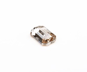 Pendentif et Bague de Mariage en Diamant de Laboratoire Couleur Champagne Taille Émeraude 2,13 CT Certifié IGI OM GEMS - Meilleures Ventes - Product Image 3