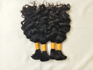100% Cheveux Indiens Remy Naturels Bouclés Profonds, Non Traités, Alignés dans la Même Direction, Provenant de Temples du Tamil Nadu, en Lots en Gros - Product Image 3