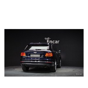Bentley Bentayga 4.0 V8 Modèle juin 2021 avec 67 546 km Boîte de vitesses automatique Sièges en cuir Caméra arrière Volant à gauche - Product Image 4