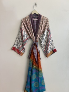 Kimono largo vintage de crepé de seda, hecho a mano, estilo bohemio para mujer - Product Image 2