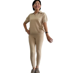 Conjunto de Top Polo de Punto Beige y Leggings para Mujer, Manga Corta, Cuello Camisero, Traje Casual Sólido - Product Image 3