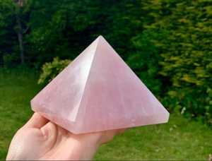 Pirámide de Cuarzo Rosa Tallada, Piedra Pulida para Decoración de Feng Shui y Meditación, Cuarzo Rosa Natural Suave - Product Image 2