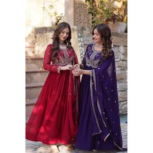 Robe de soirée brodée de paillettes et de perles multicolores pour les fêtes - Product Image 3