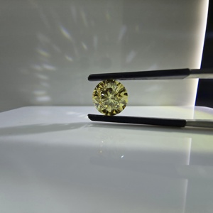 Diamant de laboratoire jaune fantaisie rond brillant de 2,5 carats certifié IGI, VS2, non monté, pour la création de bijoux - Product Image 5
