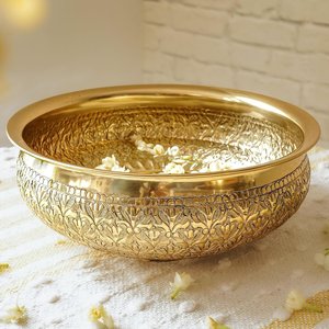 Bol décoratif artisanal Arya Digital Golden Metal Urli de 10 pouces, 1 couleur, pour bougies flottantes, fleurs, impression numérique, Diwali, mariage - Product Image 2