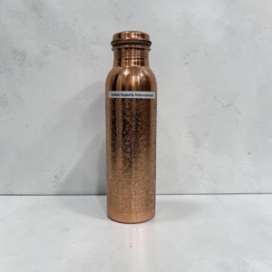 Botella de Agua de Cobre Grabado Royal Vine de Indian Exports International - Product Image 1