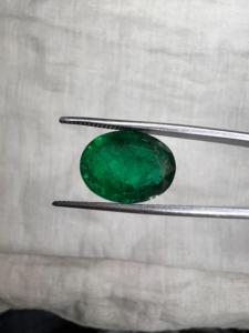 Émeraude naturelle de Zambie de 6,66 carats, taille ovale, vert profond intense, pierre précieuse de luxe, pierre brute pour haute joaillerie et collectionneurs - Product Image 2