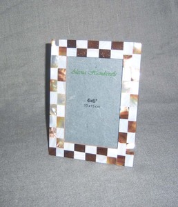 กรอบรูปทันสมัยลายเชฟรอนฝังกระดูกทำมือรักษ์โลกจาก ArtisanVibe พิมพ์ลายซิลค์สกรีนบนเรซิ่น ฐานไม้ MDF สำหรับตั้งโต๊ะตกแต่งบ้าน - Product Image 4