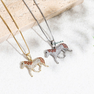 Pendentif Cheval en Argent 925 Plaqué Or 18K avec Strass en Cristal, Bijou de Luxe Thème Animal pour Femme, Coupe Ronde Brillante - Product Image 2