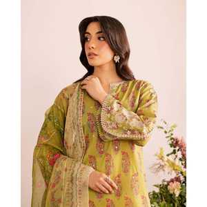 Haut et salwar en organza brodé à motifs floraux, faits à la main, avec dupatta, pour les occasions spéciales - Product Image 6