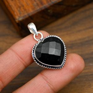 Pendentif en spinelle noire, fait main, en argent sterling 925, forme cœur, bijoux en pierres précieuses naturelles, cadeau de la Saint-Valentin - Product Image 1