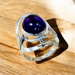 Bague en argent sterling 925 avec améthyste naturelle taille ovale sertie clos, bijoux fins faits à la main, pierre de naissance de février, vente en gros - Product Image 2