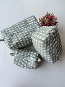 Wholesale Cotton <b>Women</b> Travel Makeup Toiletry <b>Pouch</b> Custom Handmade Floral Quilted Cosmetic <b>Bag</b> Christmas Gift - Product Image 2