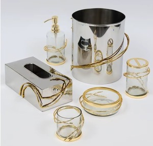 Ensemble d'accessoires de salle de bain en métal très demandé, idéal pour les hôtels de luxe et les résidences haut de gamme - Product Image 1