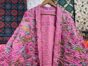 Veste réversible en coton Kantha vintage, brodée à la main, respirante et matelassée, idéale pour les fêtes, les mariages, les vacances d'été et les festivals - Product Image 6