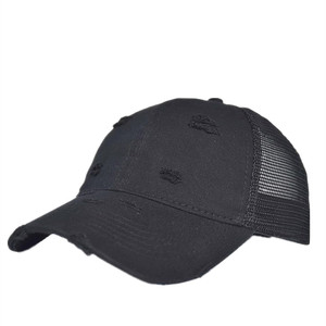 Gorra trucker personalizada de 6 paneles, de malla lisa, OEM, estilo vintage desgastado, sin estructura, negra con flecos, gorras deportivas en blanco de poliéster/algodón - Product Image 1