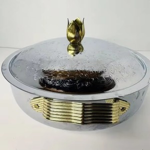 Cazuela metálica de diseño elegante y superventas que combina funcionalidad con la estética moderna de la cocina. - Product Image 1