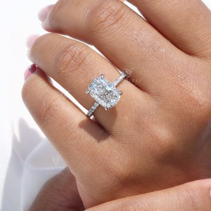 Anillo de Diamante Cultivado en Laboratorio de 5 Ct, Corte Cojín Alargado, Certificado IGI, Color F, VS1+, Oro Blanco de 14K, Anillo de Compromiso, Suministro del Fabricante - Product Image 1