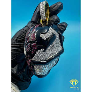 Colgante de Granada con Piedras Rojas y Base de Diamantes, Colgante de Granada Personalizado con Base de Diamantes, Joyería de Esmalte Negro - Product Image 4