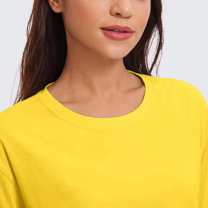 Camiseta Deportiva Corta de Corte Cuadrado en Amarillo Brillante, Estilo Casual Urbano de Alta Gama - Product Image 3
