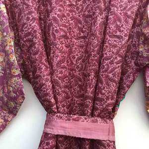 Kimono de Seda con Parches de Diseño para Mujer, Lujosa Túnica Larga Estilo Boho para Dormir, Elegante Ropa de Estar por Casa - Product Image 6