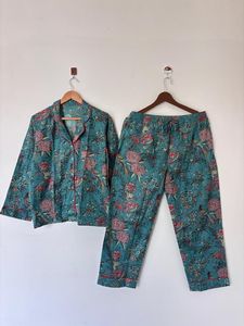 Ensemble de pyjama en satin floral pour femme, haut à manches longues et revers avec pantalon, bordure contrastante, vêtements de détente, haut de pyjama à col revers contrastant - Product Image 3