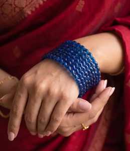 Bracelet jonc tendance en verre bleu goutte de pluie avec design en strass de cristal, bijou de mode pour femme, cadeau - Product Image 3