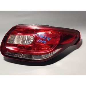 Feu arrière droit d'occasion Citroën DS3 967697338000 - Product Image 1