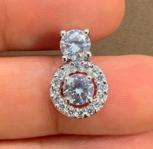 Rhaya Jewels Vente en gros Pendentif solitaire minimaliste en zircon cubique pour femme, forme boule, en argent sterling 925 plaqué rhodium, pour usage quotidien - Product Image 3
