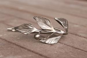 Attache de rideau décorative en forme de feuille minimaliste pour rehausser l'esthétique d'un intérieur moderne, vente en gros depuis l'Inde - Product Image 6