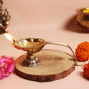 Elegant Brass Aarti Diya with Long Handle Traditional Handheld Oil Lamp for Pooja <b>Mandir</b> Home Temple Office Daily Worship Diwali - Product Image 5