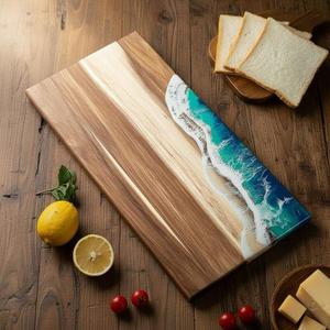 Planche à découper en bois naturel avec incrustation en résine époxy, faite à la main, pour la cuisine et la préparation des aliments - Product Image 5