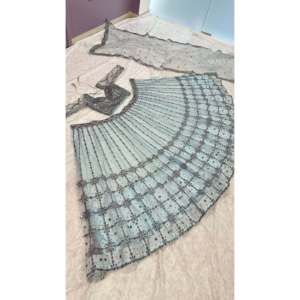 Ensemble Lehenga Choli élégant pour femmes, tenue de soirée avec un design de travail de sequins - Product Image 4