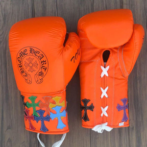 Nuovi Guantoni da Boxe Professionali con Lacci, Colore Bianco, Design Personalizzato Chrome Heart, Unisex, Realizzati in Ecopelle - Product Image 4