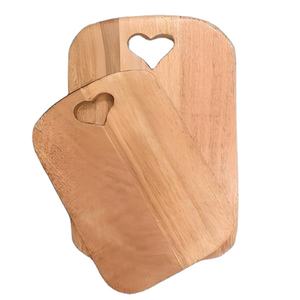 Planche à découper en bois massif de qualité professionnelle avec poignée et rainure pour le jus, pour la découpe de viande, de poisson et de légumes - Product Image 1