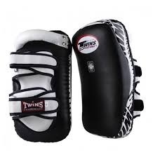 Customized <b>Best</b> Quality Kicking Shield Kick Pad Large Curved Focus Boxing Mma Training Arm Muay Thai Boxing Kicking Shield - Product Image 3