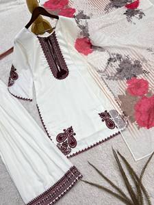 Ensemble indien pakistanais brodé blanc, kurta à manches longues, palazzo imprimé, dupatta, tenue traditionnelle pour femmes - Product Image 4