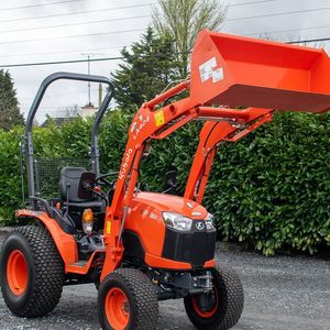 Tracteur compact Kubota BX261 35 CV légèrement utilisé, 4x4, diesel, avec chargeur frontal, tracteur agricole, tracteur utilitaire de jardin, HD - Product Image 1