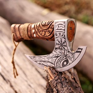 Cuchillo para Pizza Vikingo Hecho a Mano, Cuchilla de Acero con Alto Contenido de Carbono, Hacha de Cocina, Herramienta para Rebanar THEWIZ CRAFTS, Mango de Madera, Garantía de 3 Años - Product Image 1